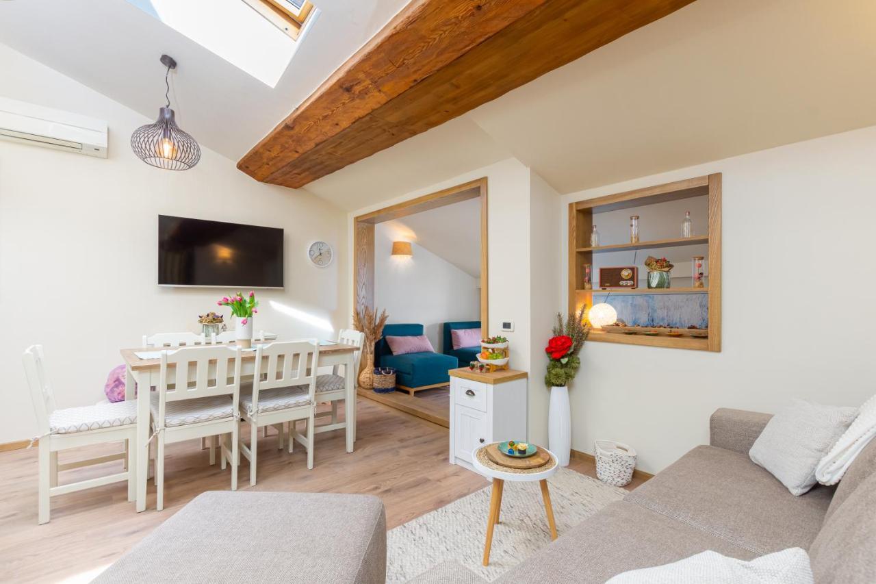 Exclusive Seafront Bacchus Apartment Porec Exterior photo