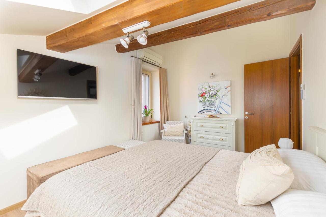 Exclusive Seafront Bacchus Apartment Porec Exterior photo