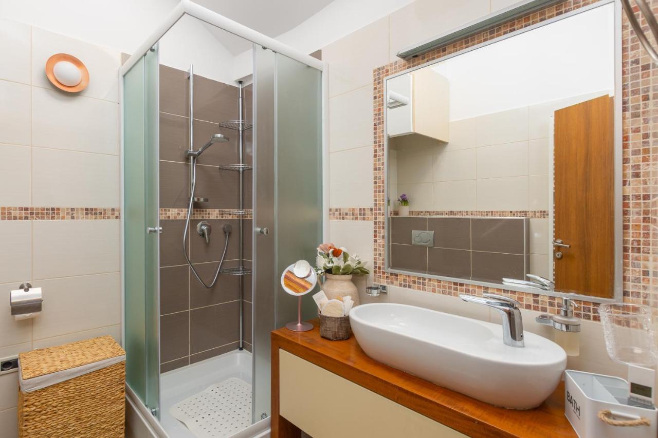 Exclusive Seafront Bacchus Apartment Porec Exterior photo